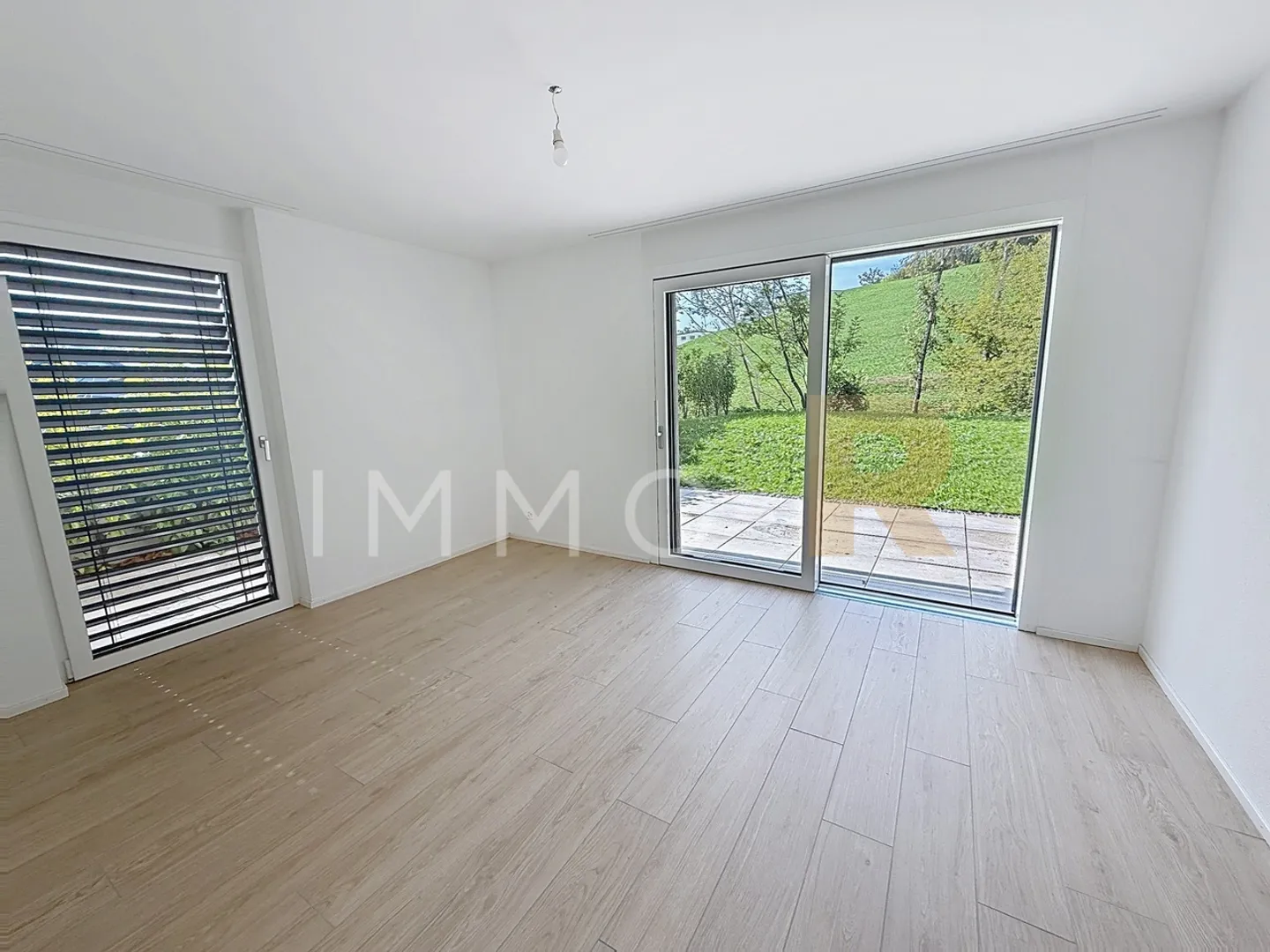A 2-minute walk from the train station
Magnificent 2.5-room garden terrace - Photo 6 of 8