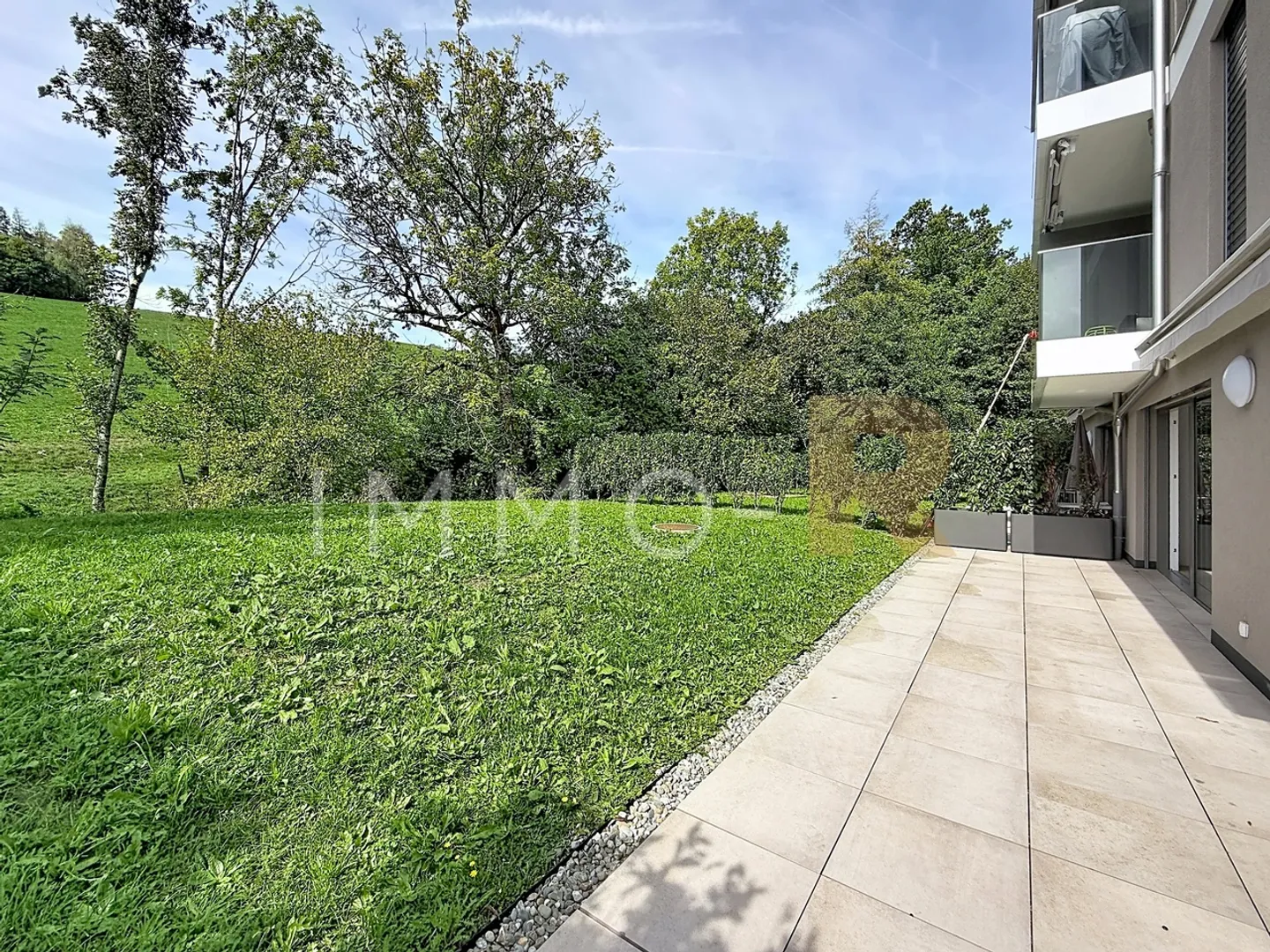 A 2-minute walk from the train station
Magnificent 2.5-room garden terrace - Photo 8 of 8