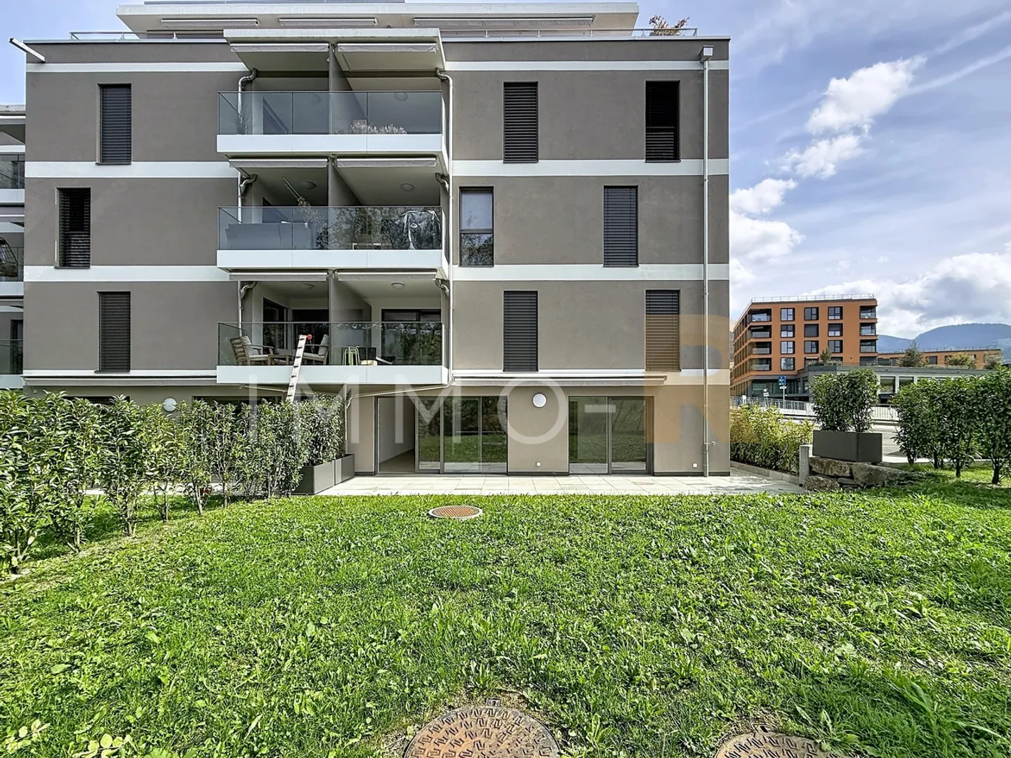 A 2-minute walk from the train station
Magnificent 2.5-room garden terrace - Photo 1 of 8