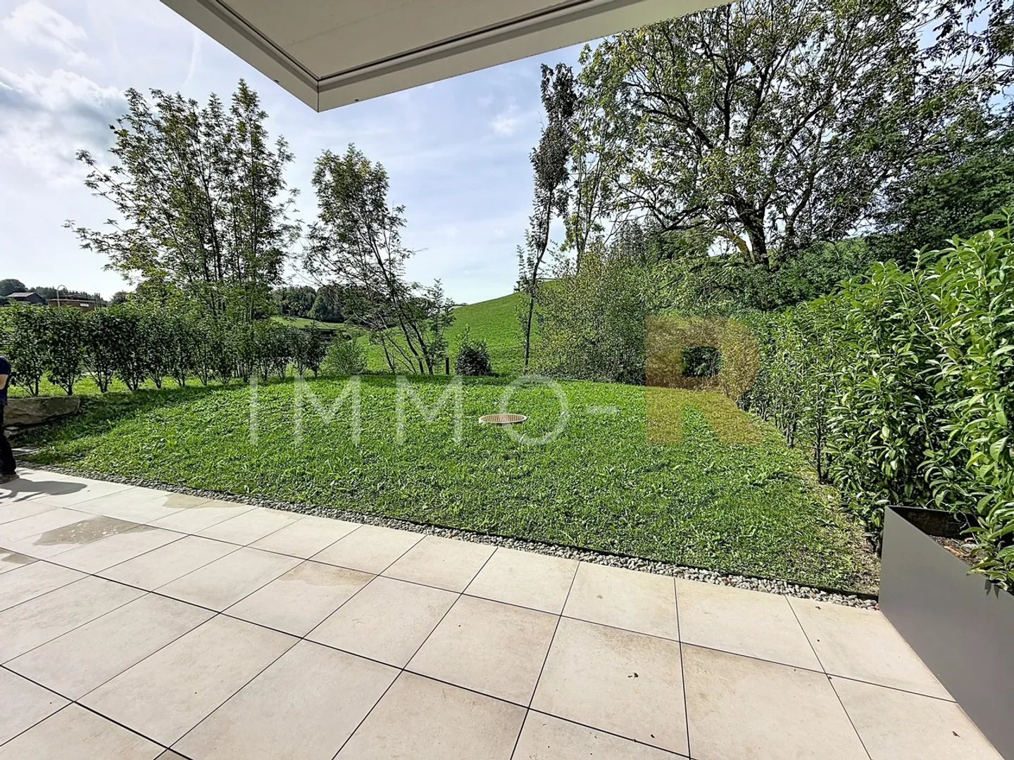 A 2-minute walk from the train station
Magnificent 2.5-room garden terrace - Photo 2 of 8