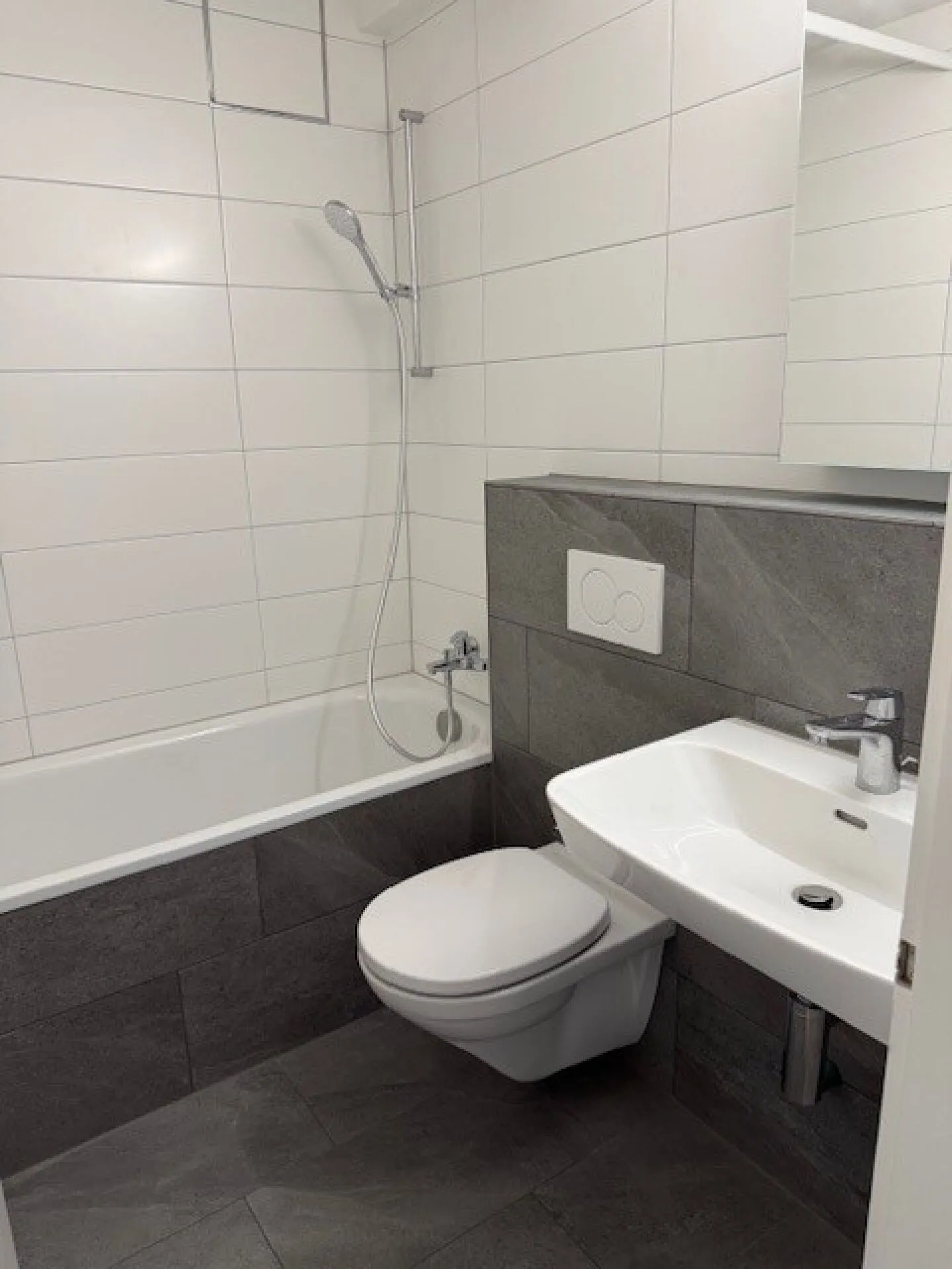 Renovated 3-room apartment in a central location - Photo 3 of 7