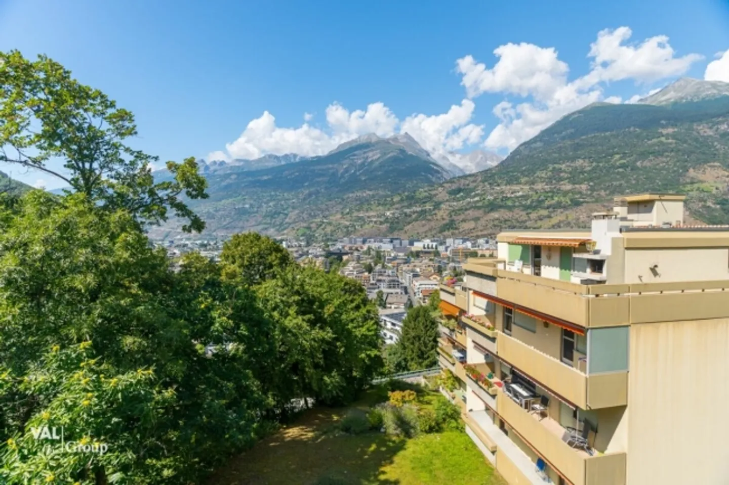 Charming 4.5-room apartment with adjoining studio and panoramic view - Photo 4 of 20