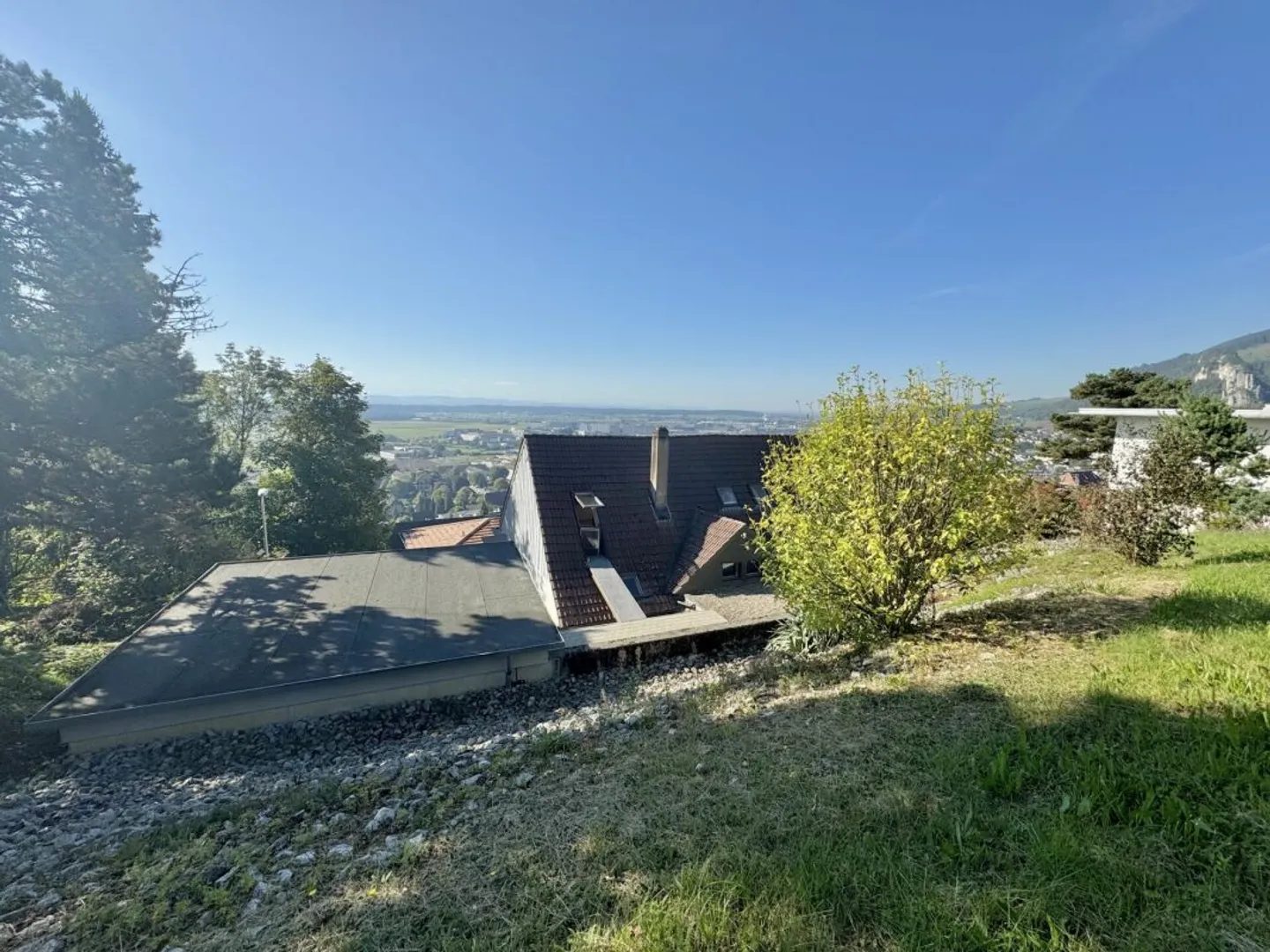 Exclusive Residential Idyl: Charming Farmhouse on Southern Slope with Great Potential in Oensingen - Photo 5 of 25