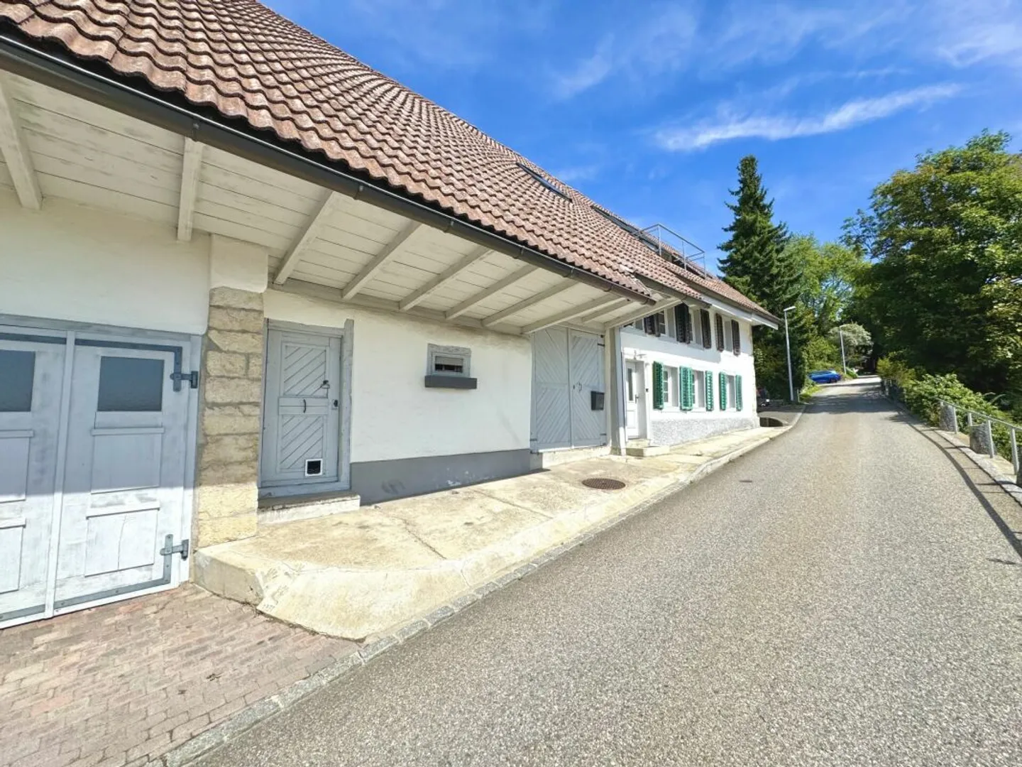 Exclusive Residential Idyl: Charming Farmhouse on Southern Slope with Great Potential in Oensingen - Photo 6 of 25