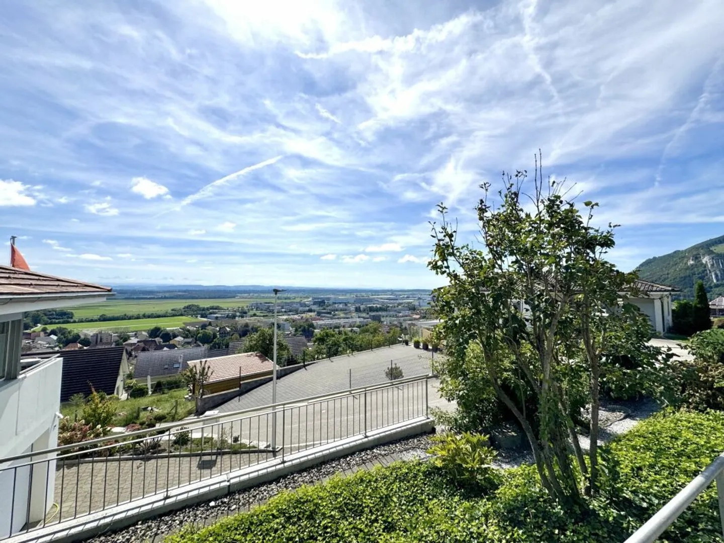 Exclusive Residential Idyl: Charming Farmhouse on Southern Slope with Great Potential in Oensingen - Photo 4 of 25