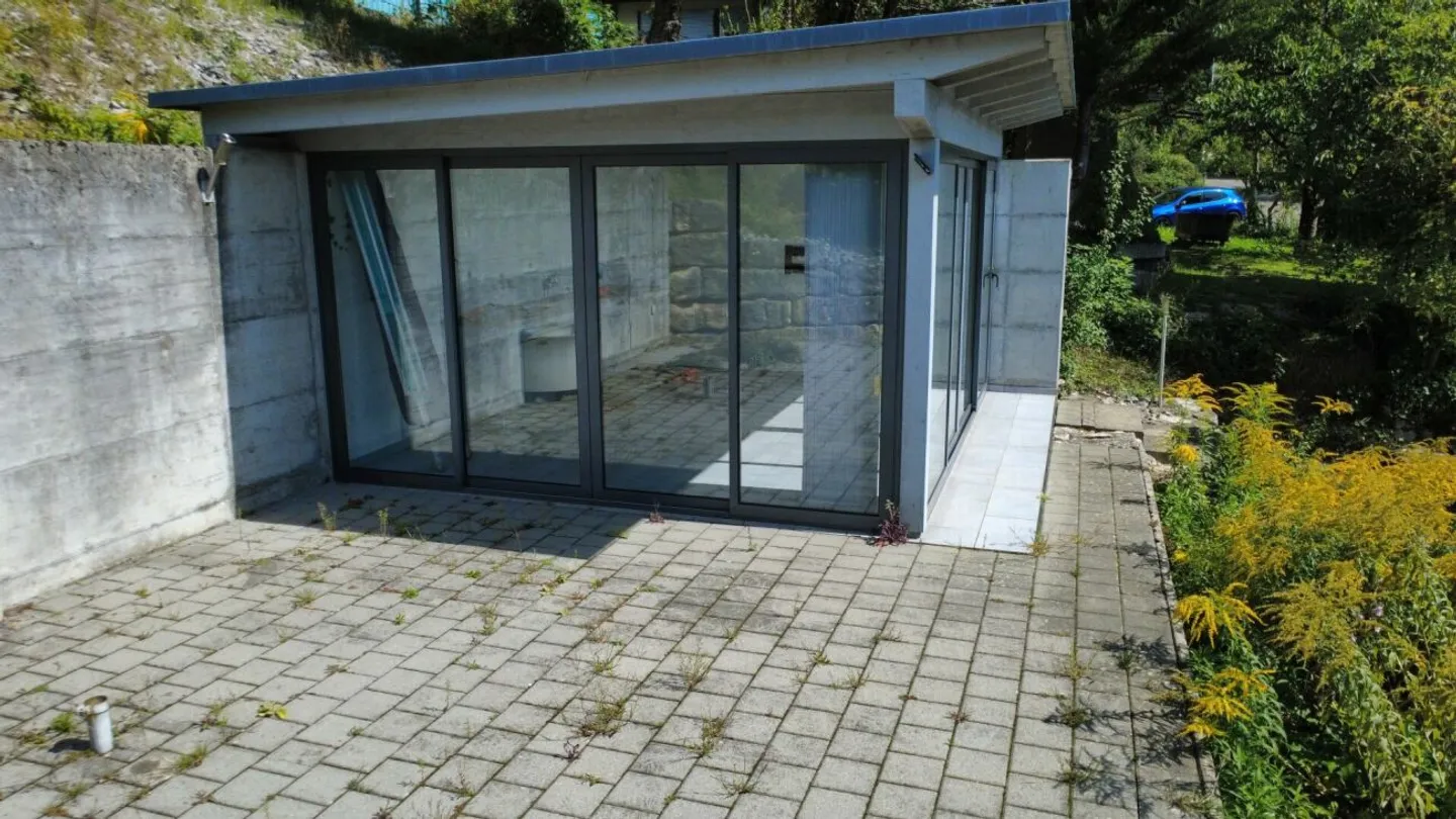 Exclusive Residential Idyl: Charming Farmhouse on Southern Slope with Great Potential in Oensingen - Photo 7 of 25