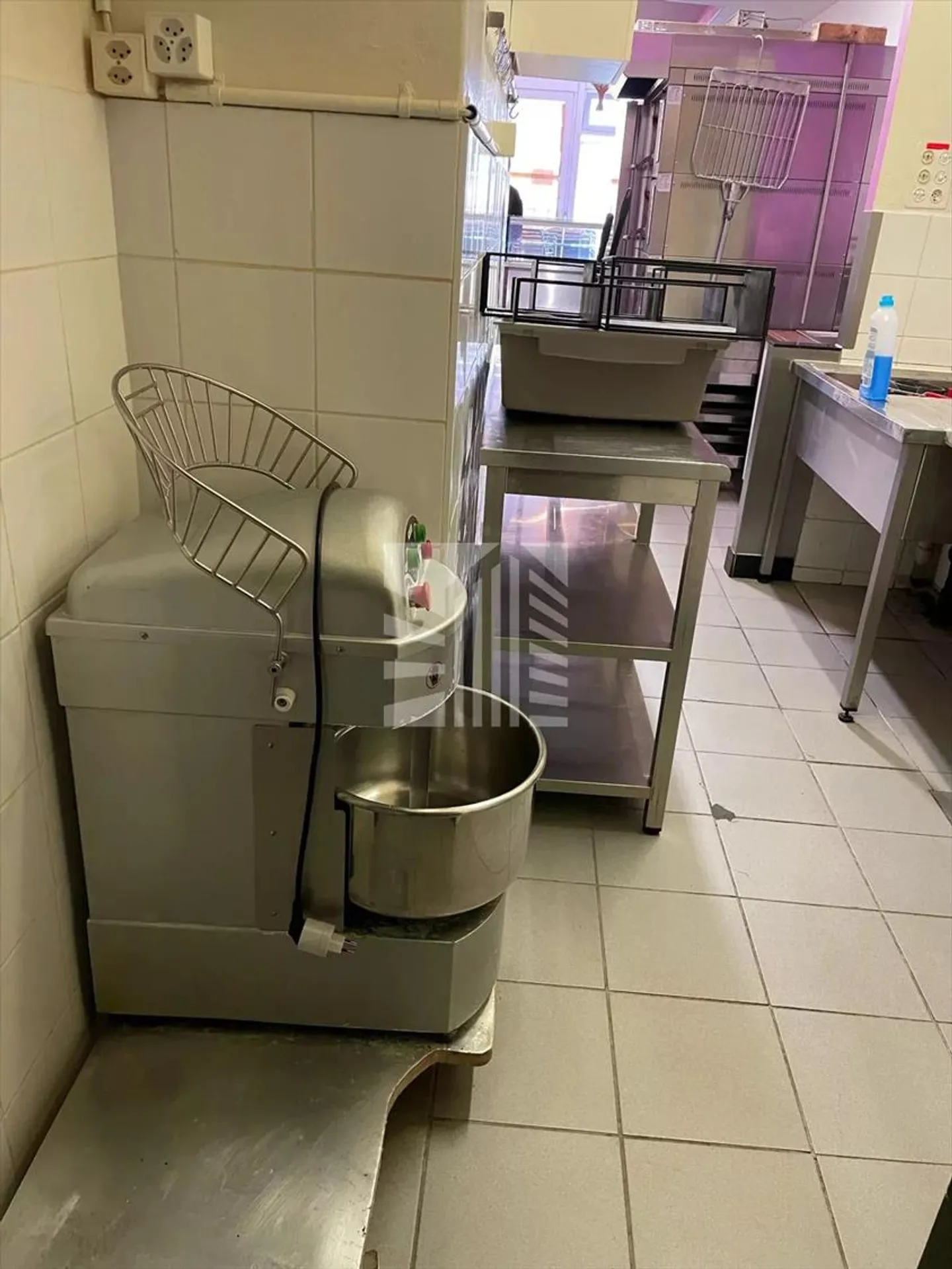 Edificio ad uso misto in affitto - Foto 5 di 8