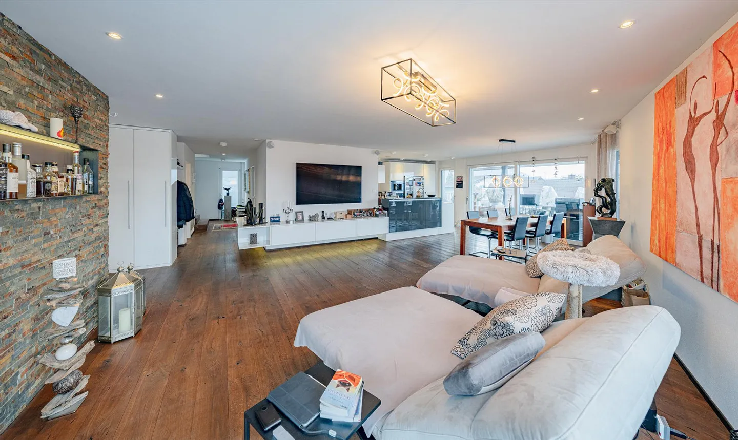 MODERN APARTMENT WITH SPACIOUS TERRACE AND FAR REACHING VIEWS - Photo 2 of 8