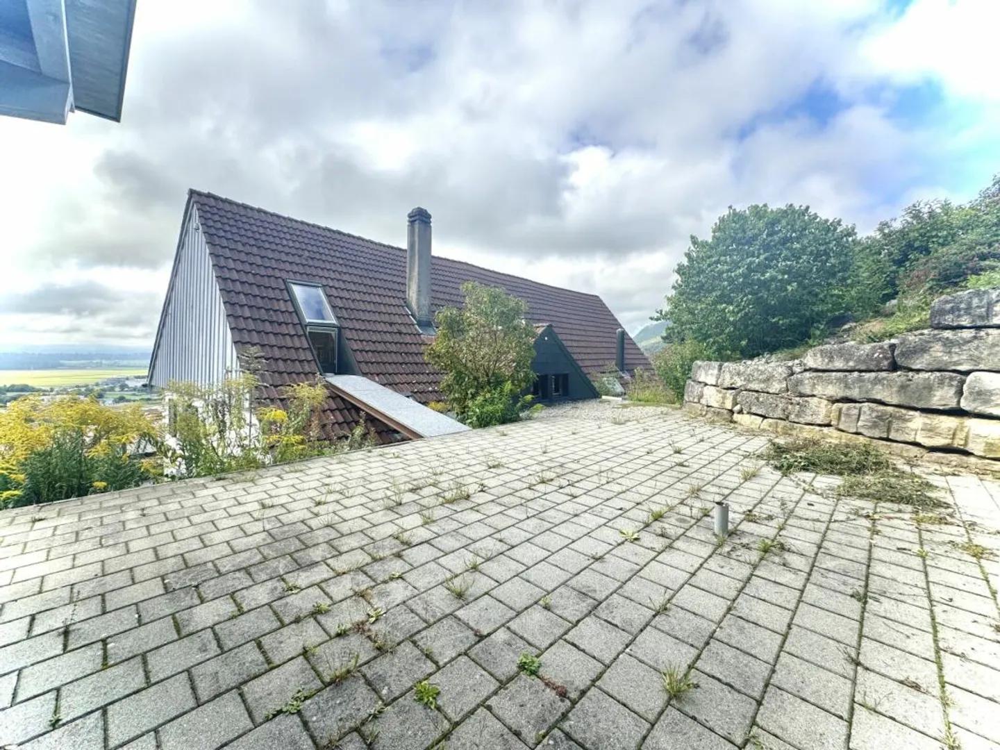 Exclusive Residential Idyl: Charming Farmhouse on Southern Slope with Great Potential in Oensingen - Photo 11 of 25
