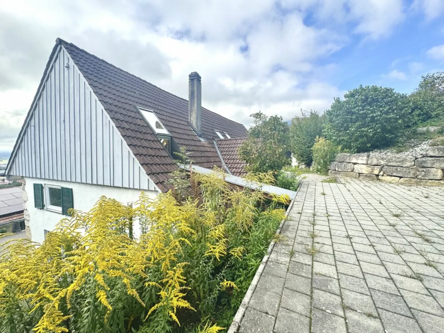Exclusive Residential Idyl: Charming Farmhouse on Southern Slope with Great Potential in Oensingen - Photo 10 of 25