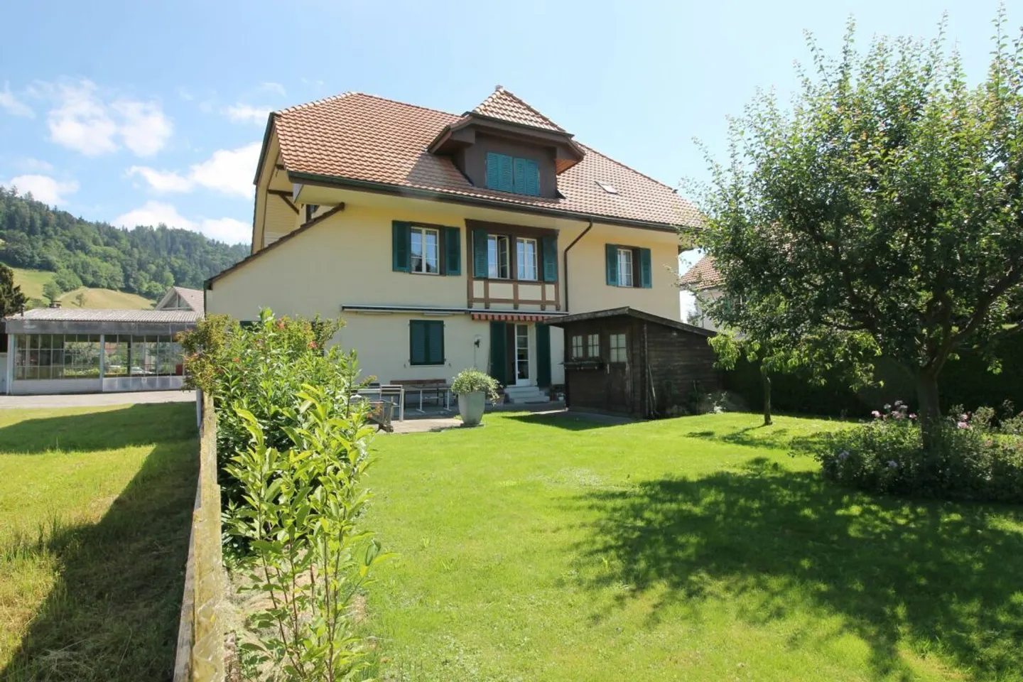 Casa a 3 famiglie, centrale, adatta come investimento - Foto 2 di 14