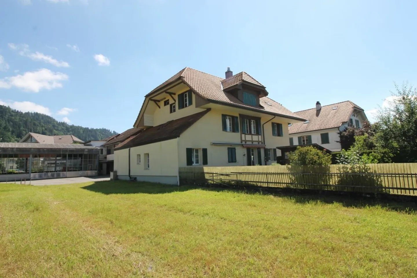 Casa a 3 famiglie, centrale, adatta come investimento - Foto 3 di 14