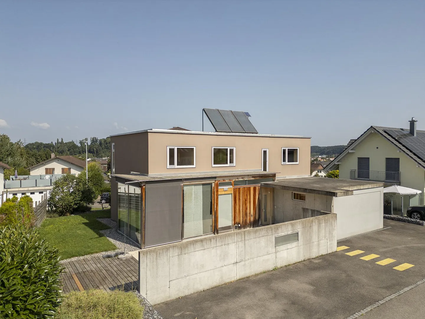 Propriété facile à entretenir avec beaucoup de places de parking - Bösingen - Photo 9 sur 14