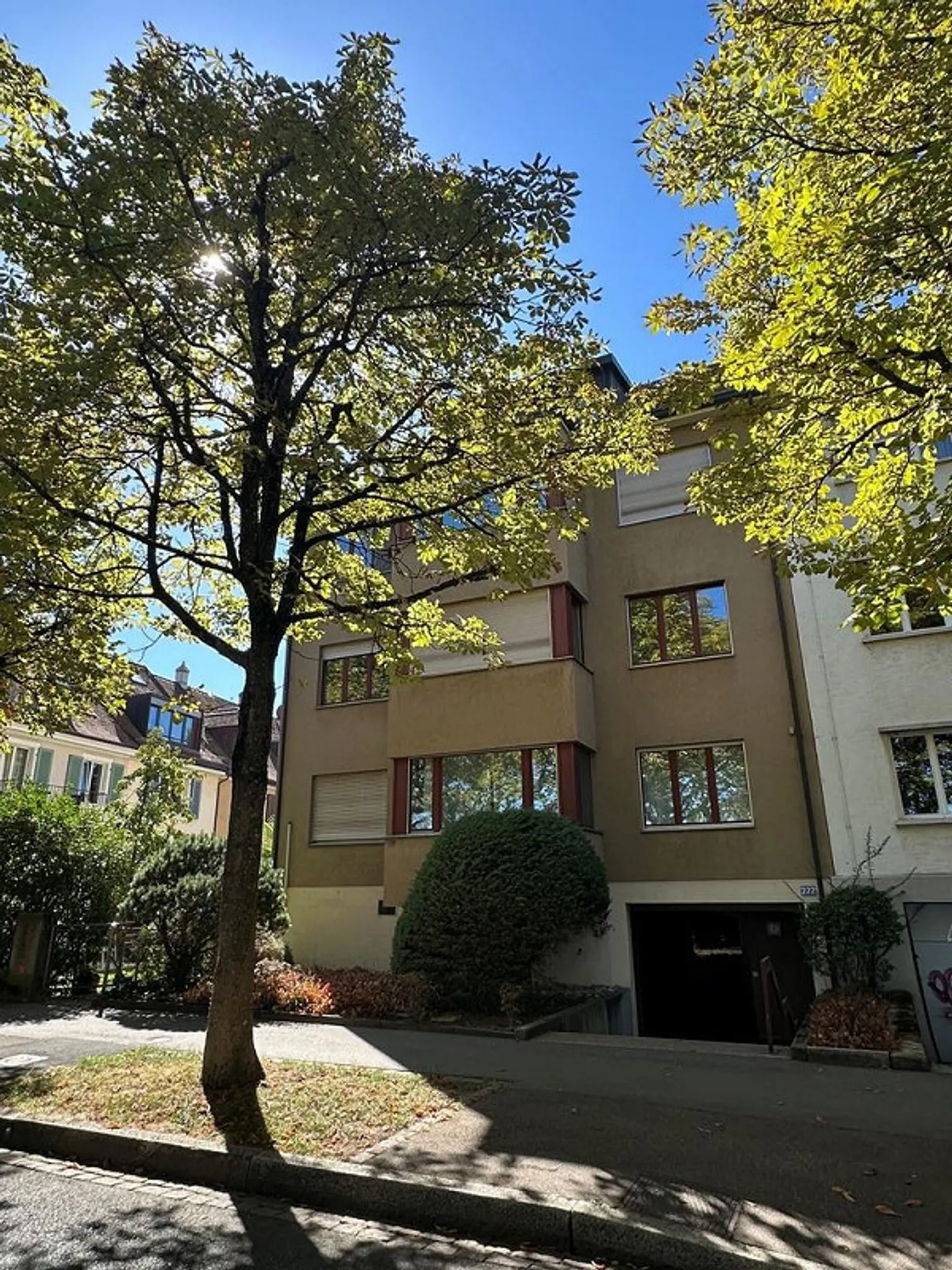 Appartamento mansardato affascinante con camino e balcone soleggiato - Foto 1 di 12