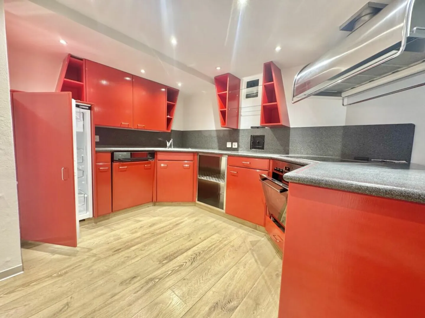 Exclusive Residential Idyl: Charming Farmhouse on Southern Slope with Great Potential in Oensingen - Photo 15 of 25