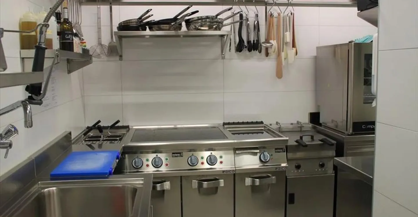 Shop for rent - Photo 1 of 7