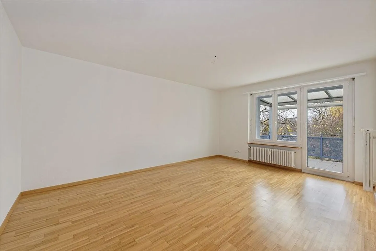 3.5 Room Apartment - Photo 2 of 9