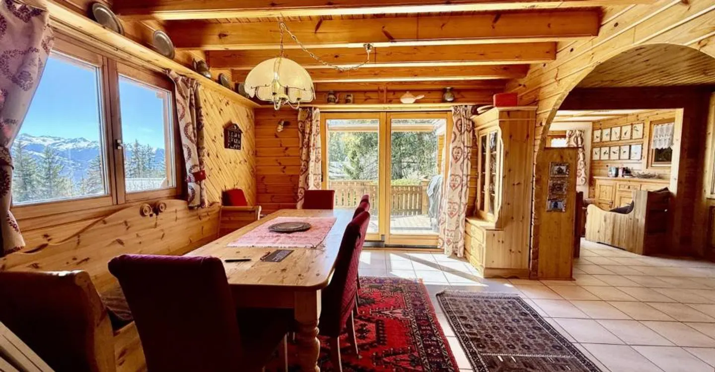 Large chalet in Anzère with 6.5 rooms in a quiet area, close to the center with a very beautiful view - Photo 3 of 10