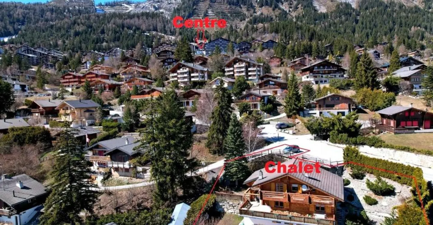 Large chalet in Anzère with 6.5 rooms in a quiet area, close to the center with a very beautiful view - Photo 1 of 10