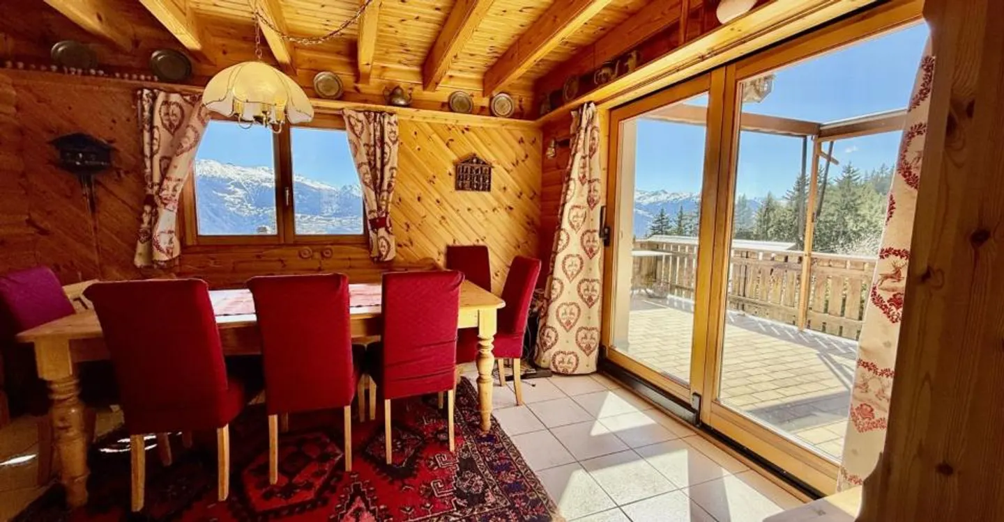 Large chalet in Anzère with 6.5 rooms in a quiet area, close to the center with a very beautiful view - Photo 5 of 10