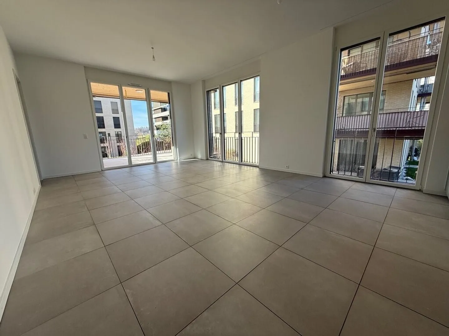 Magnifico appartamento di 4,5 stanze con un grande balcone - Foto 2 di 10