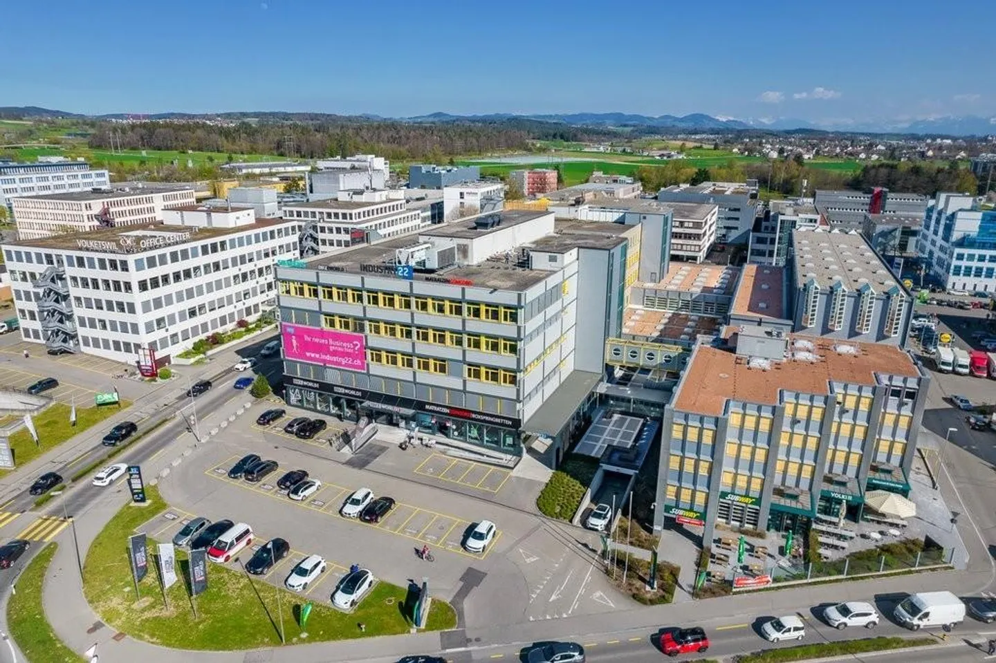 Spazio commerciale attraente a Volketswil - Foto 1 di 7