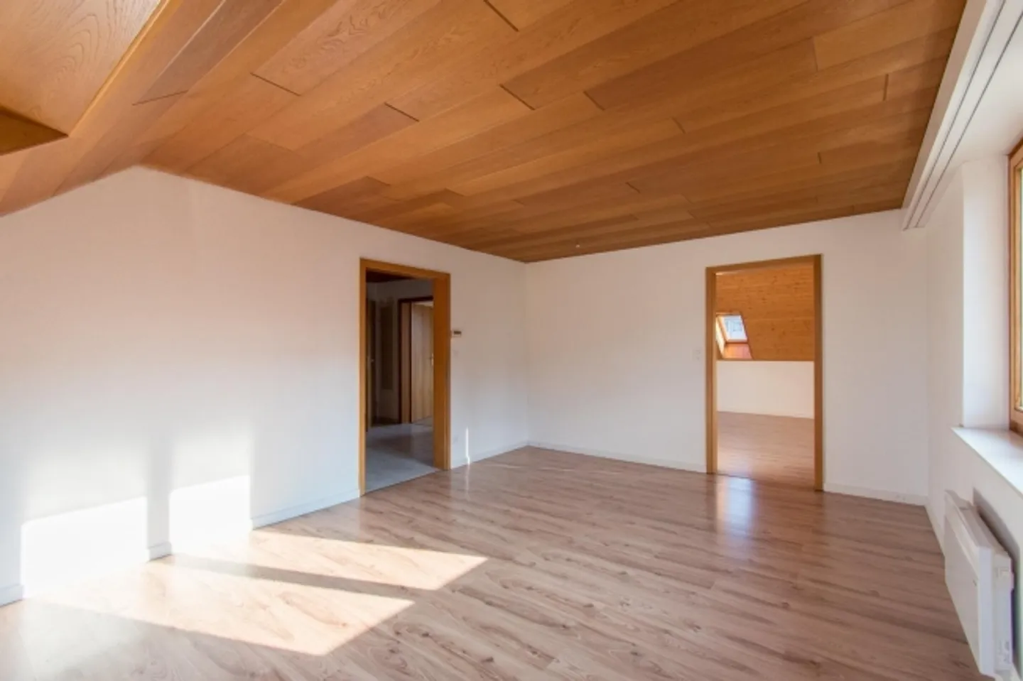 Appartement confortable de 3,5 pièces dans un emplacement central - Photo 2 sur 13