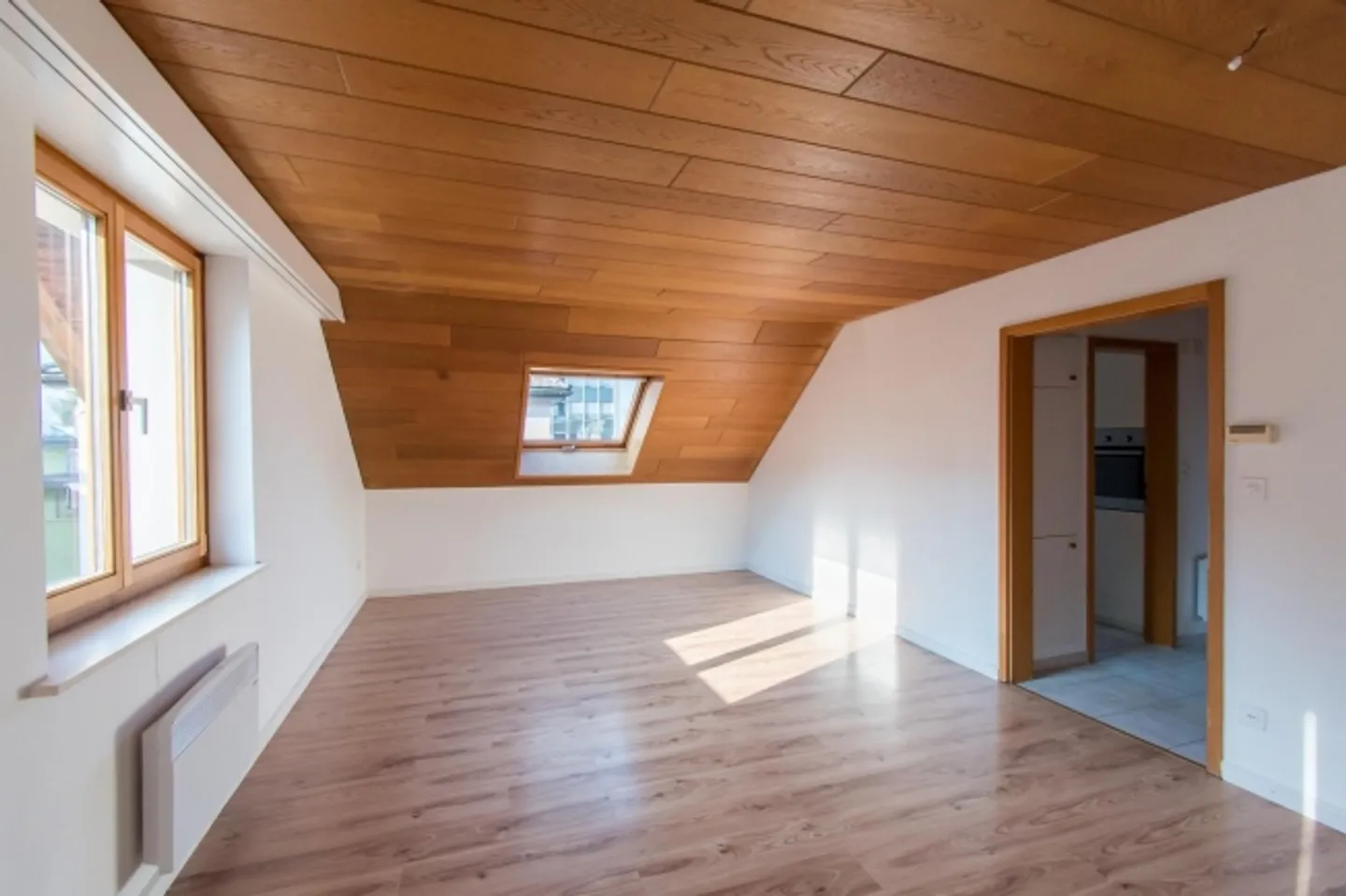 Appartement confortable de 3,5 pièces dans un emplacement central - Photo 3 sur 13