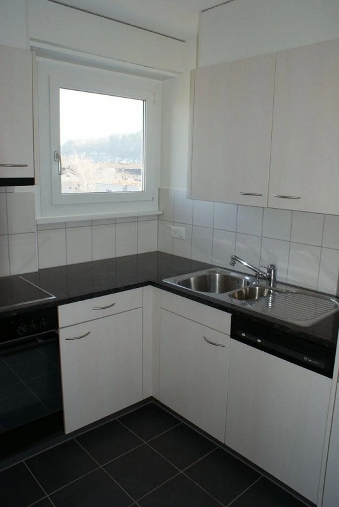 Affordable Living in Schwäbis, Near Thun Center - Photo 3 of 7