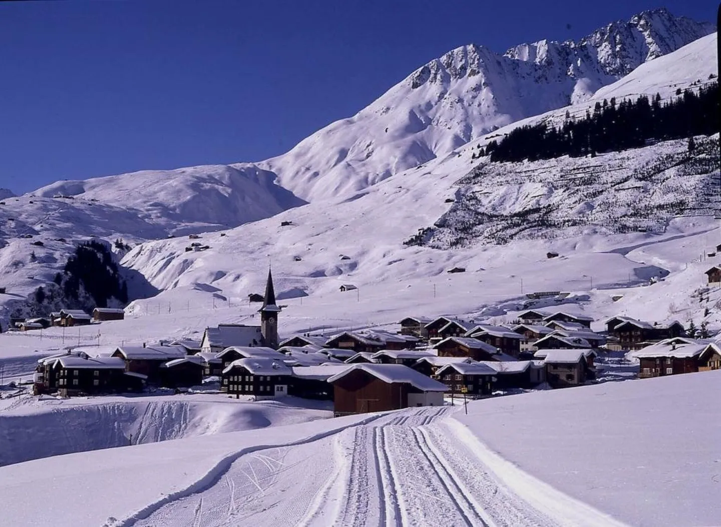 Buy hotel in Sedrun - Your chance - Photo 3 of 9