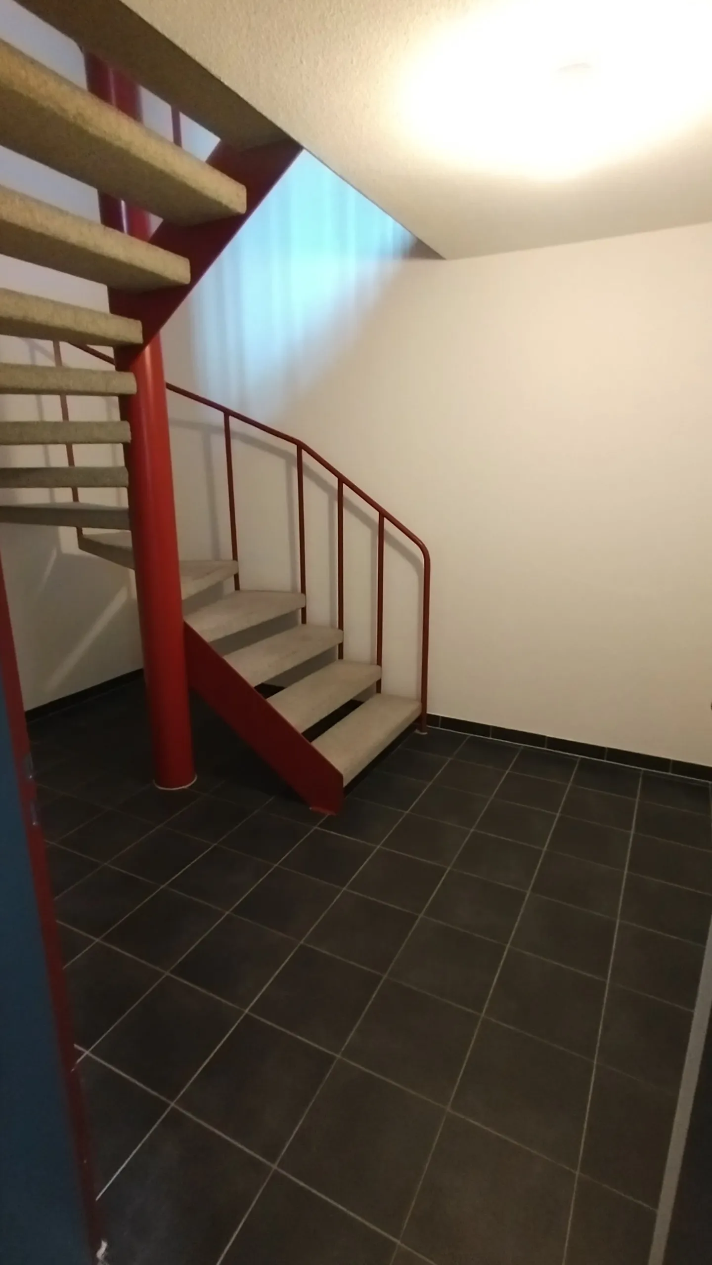 Charmante appartement en penthouse de 2 pièces sur la Bahnhofstrasse à Olten - Photo 5 sur 8