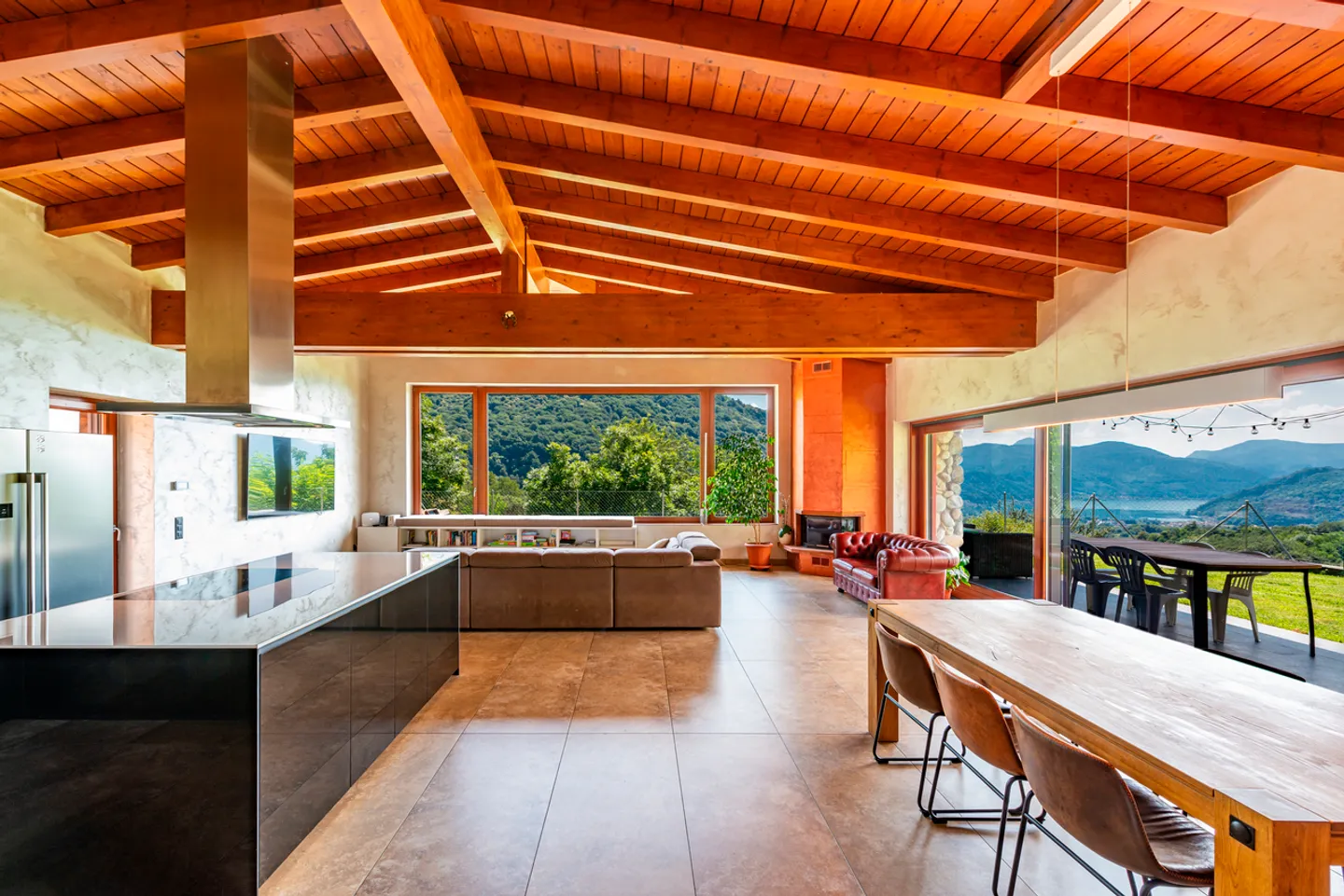 Bella casa bifamiliare nel verde con vista lago - Foto 3 di 17