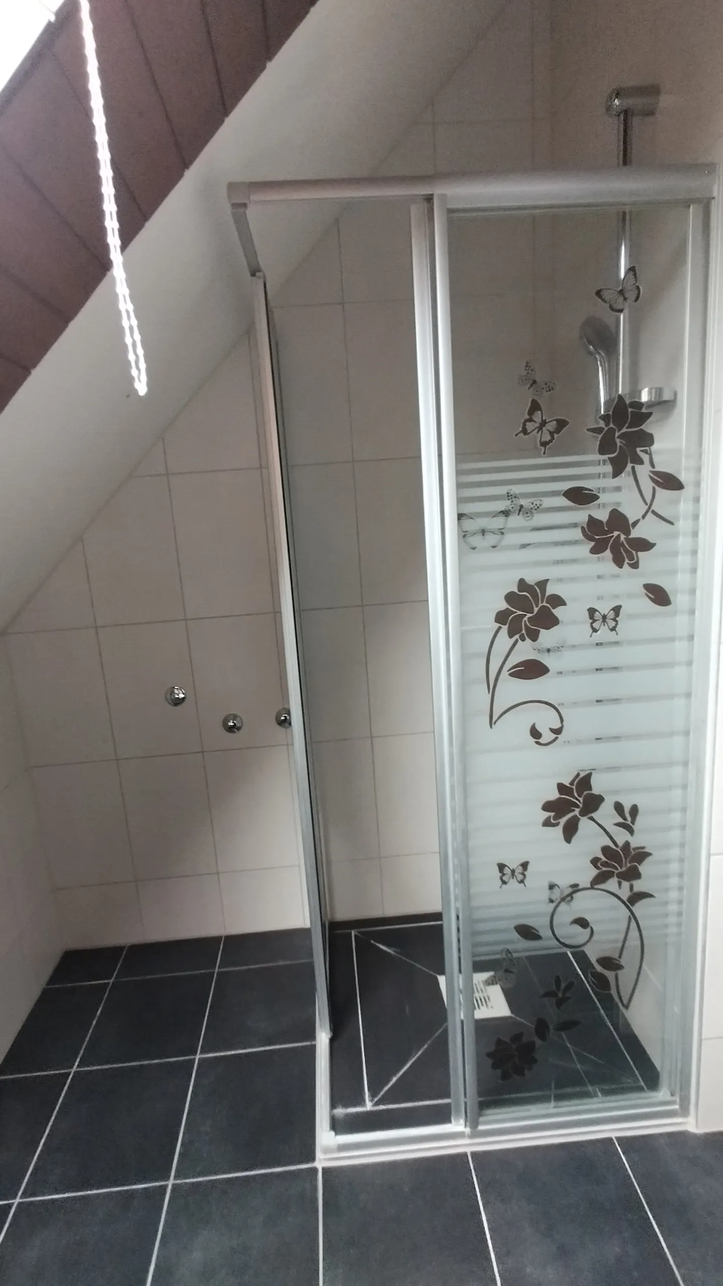 Charmante appartement en penthouse de 2 pièces sur la Bahnhofstrasse à Olten - Photo 6 sur 8