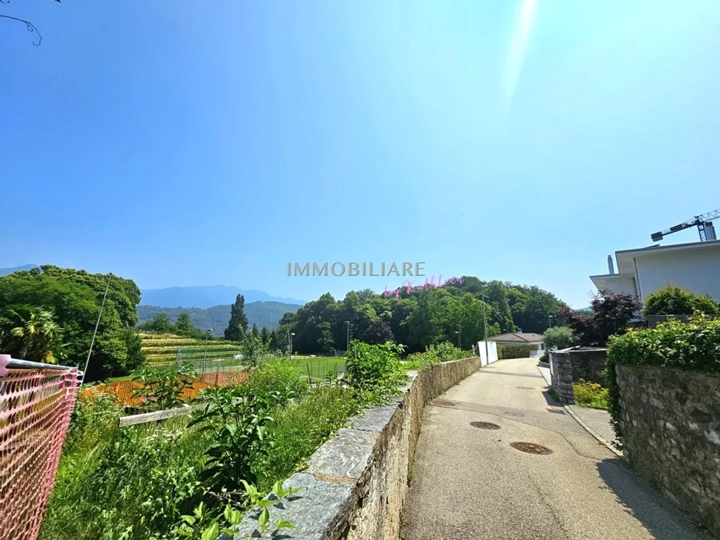 Terreno edificabile per una villa su 3 piani ad Agra  Collina dOro - Foto 11 di 13