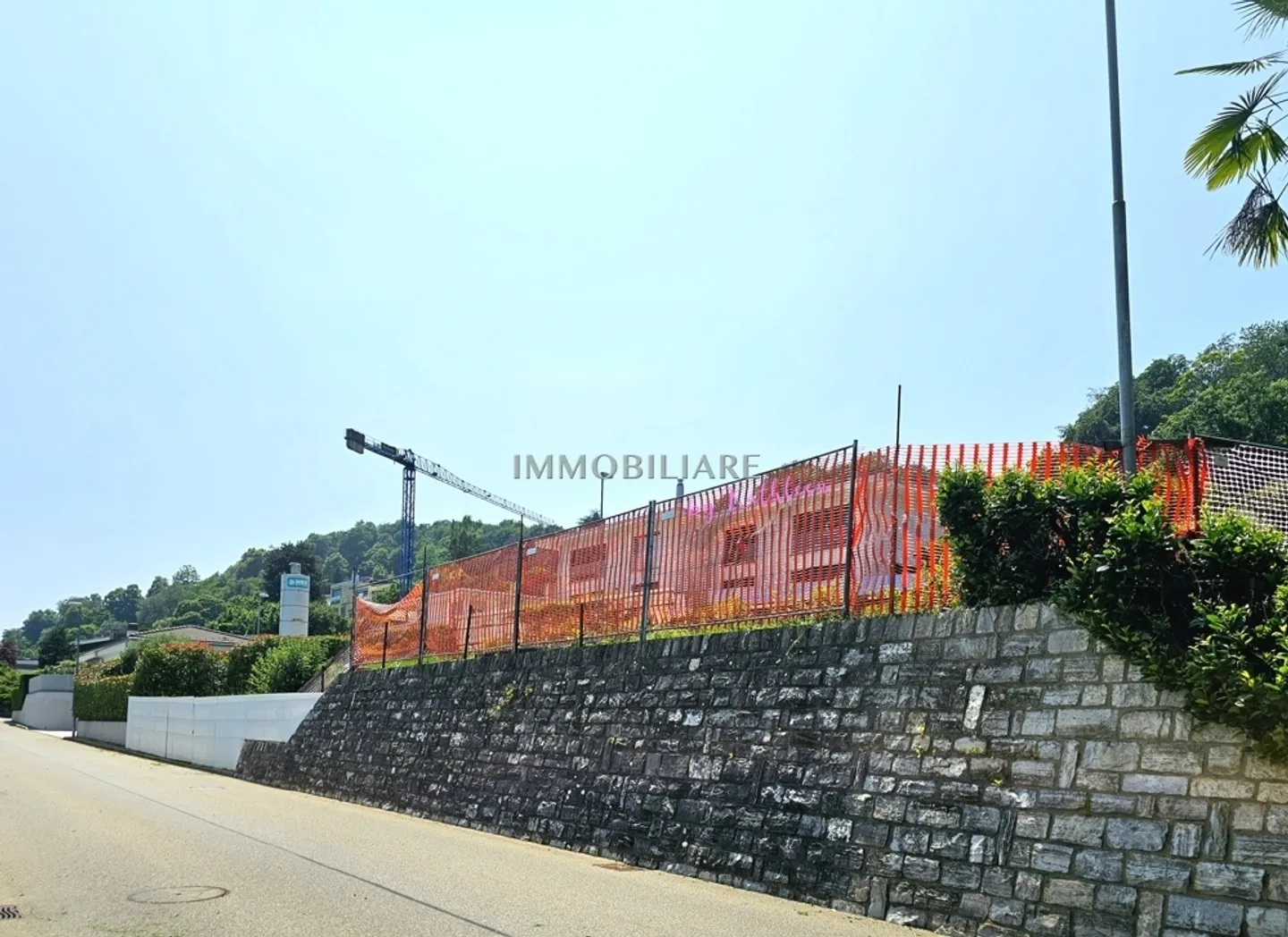 Terreno edificabile per una villa su 3 piani ad Agra  Collina dOro - Foto 12 di 13