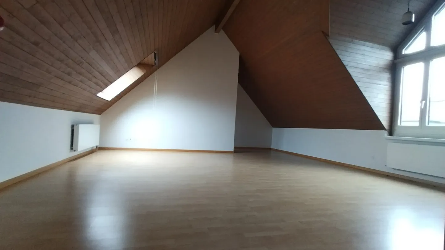 Charmante appartement en penthouse de 2 pièces sur la Bahnhofstrasse à Olten - Photo 8 sur 8