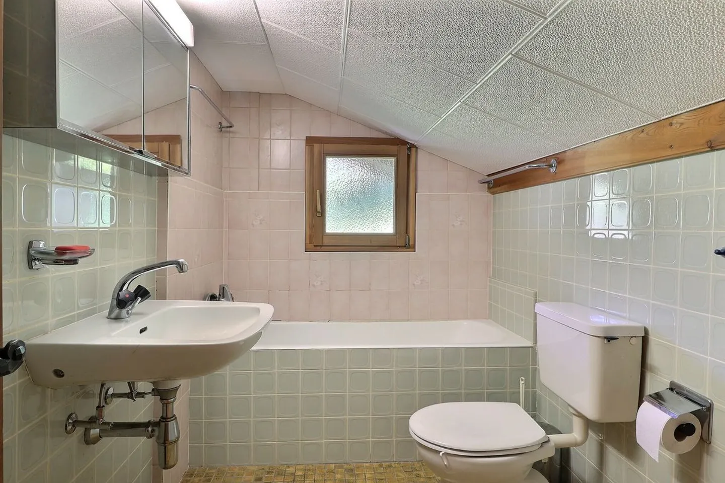 Opportunité de saisir un beau chalet de 5,5 pièces avec une belle vue dans un endroit calme - Photo 10 sur 13