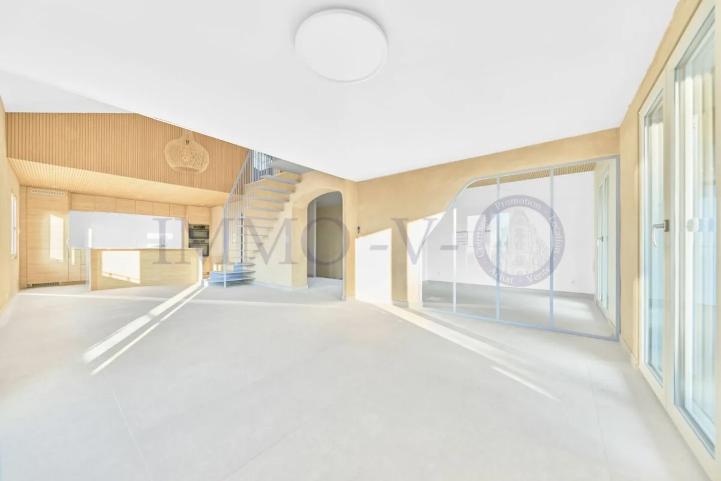 Maison Rénovée avec Vue Lac - Photo 6 sur 20