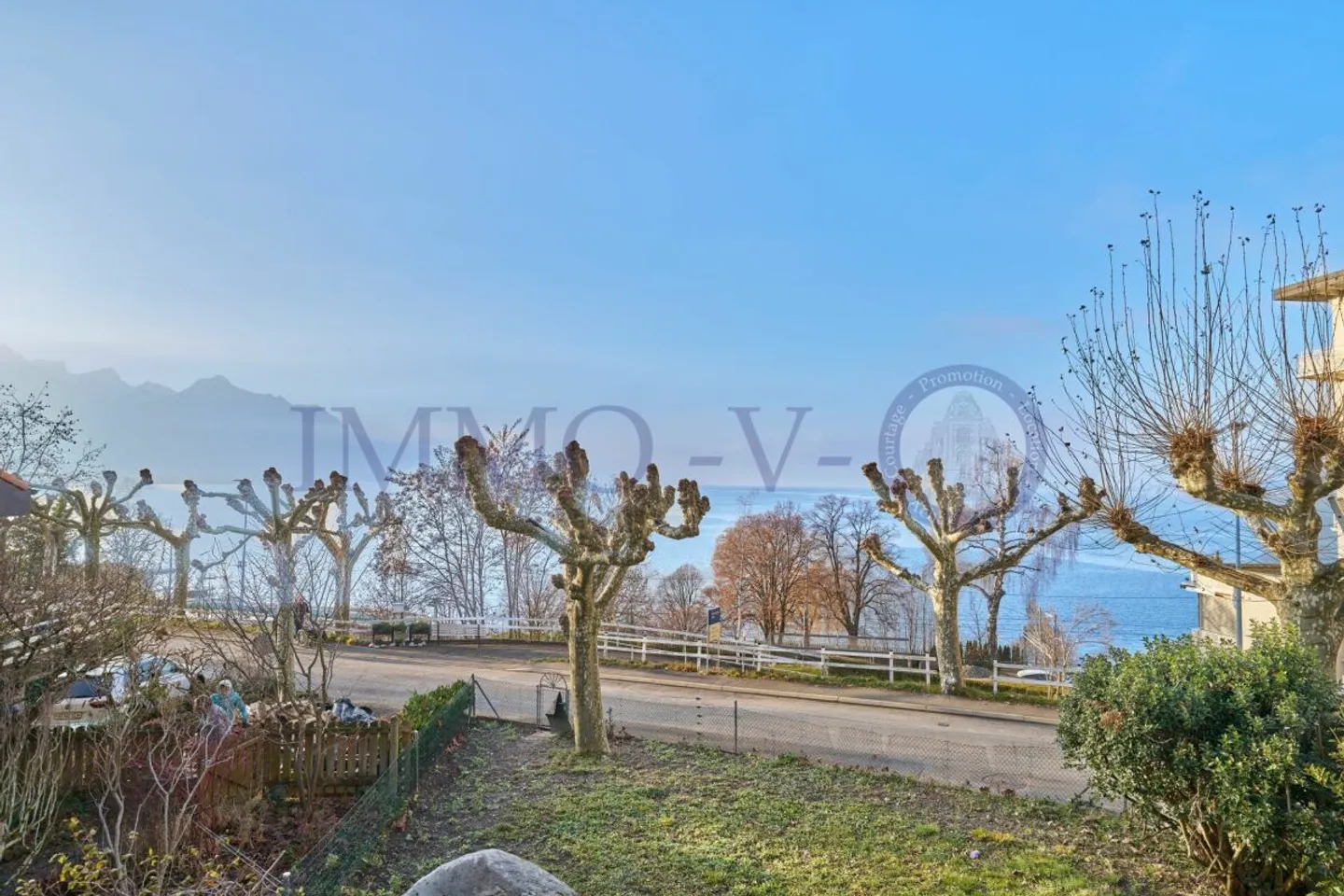 Maison Rénovée avec Vue Lac - Photo 9 sur 20