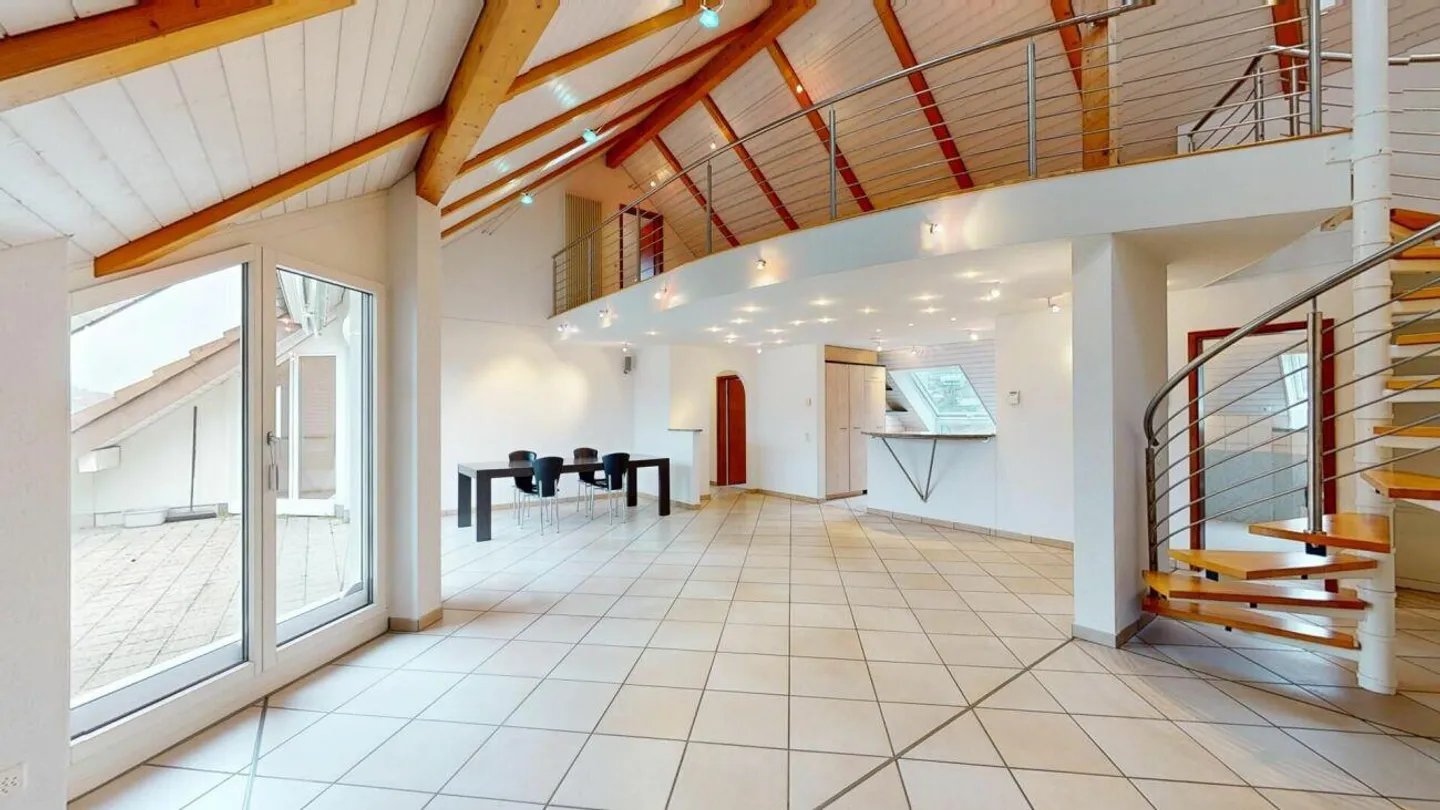 Wohntraum mit Cheminée, Galerie & Balkon - Foto 1 von 12