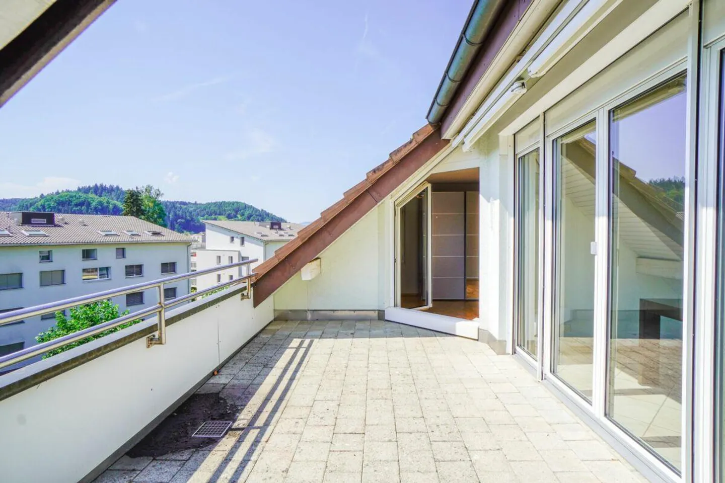 Wohntraum mit Cheminée, Galerie & Balkon - Foto 3 von 12