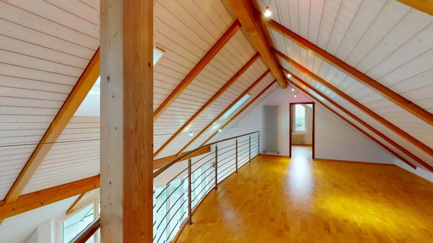 Wohntraum mit Cheminée, Galerie & Balkon - Foto 10 von 12