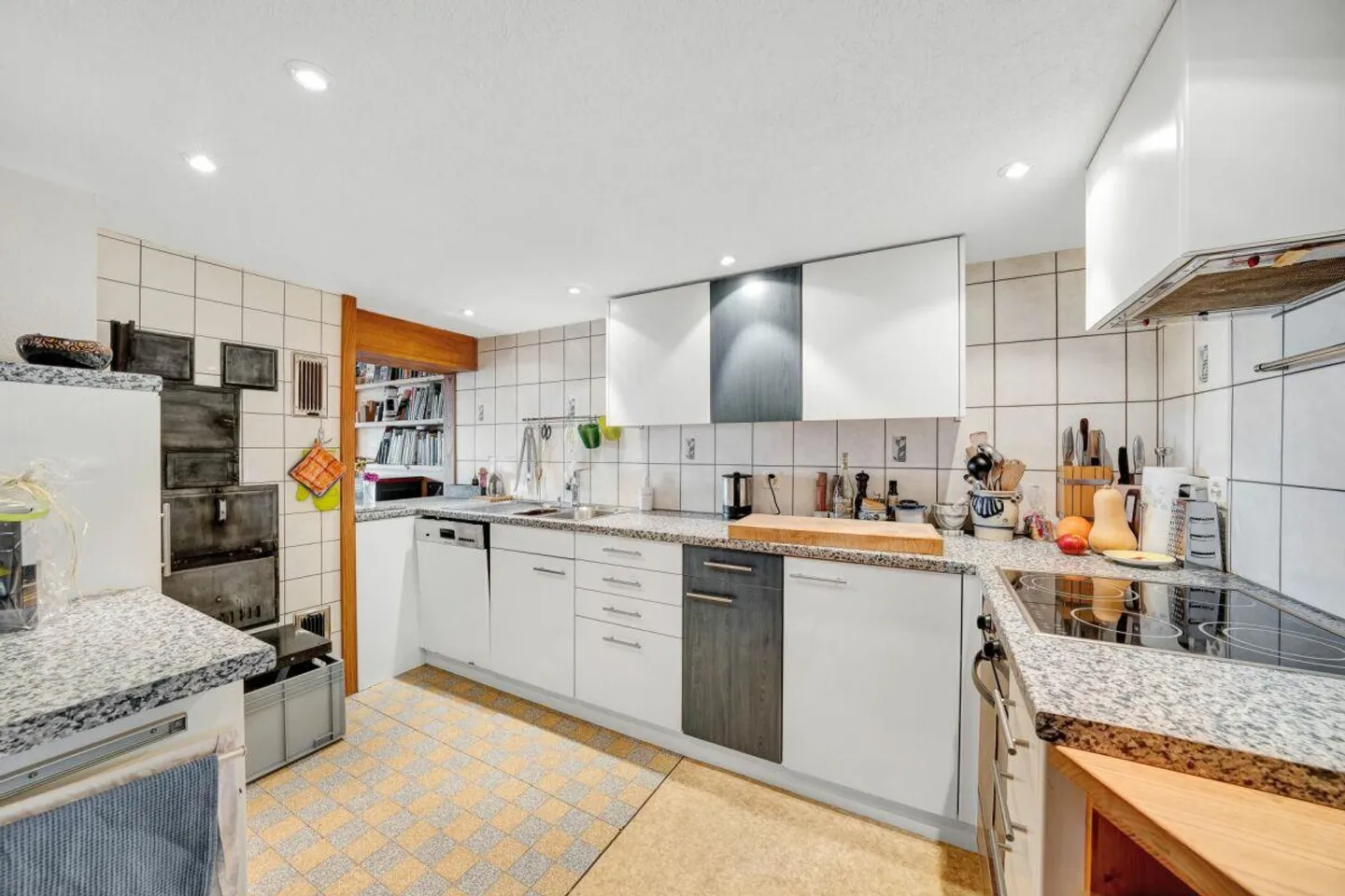 Cozy living with a breathtaking view - Photo 6 of 12