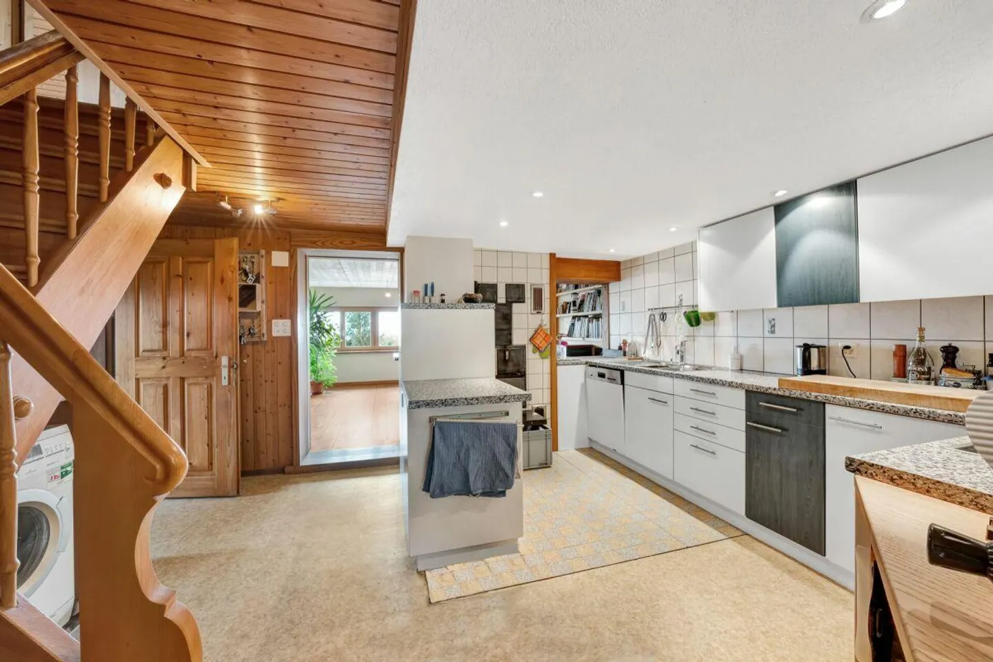 Cozy living with a breathtaking view - Photo 7 of 12