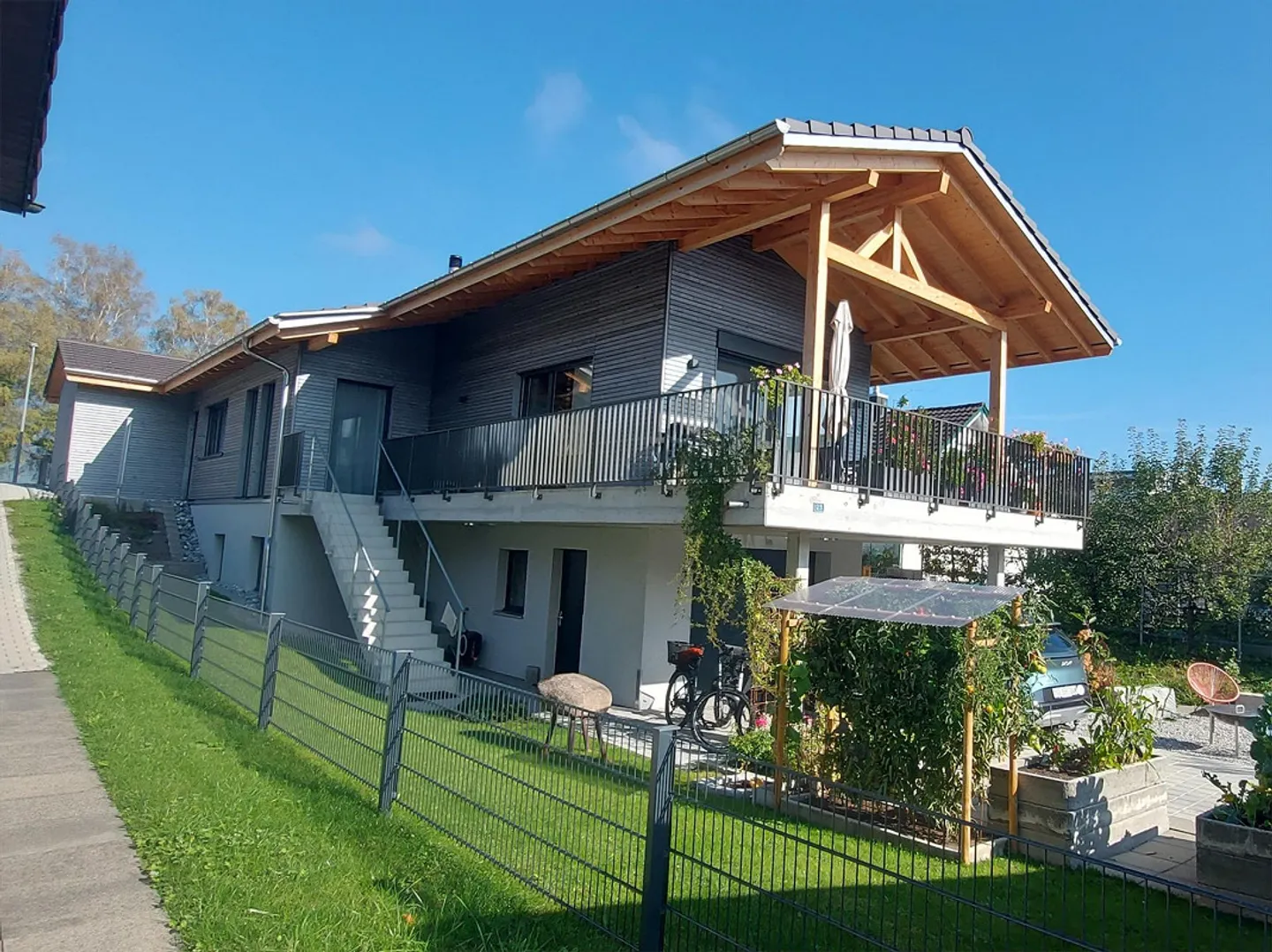 Modernes, lichtdurchflutetes, freistehendes Einfamilienhaus - Foto 1 von 12