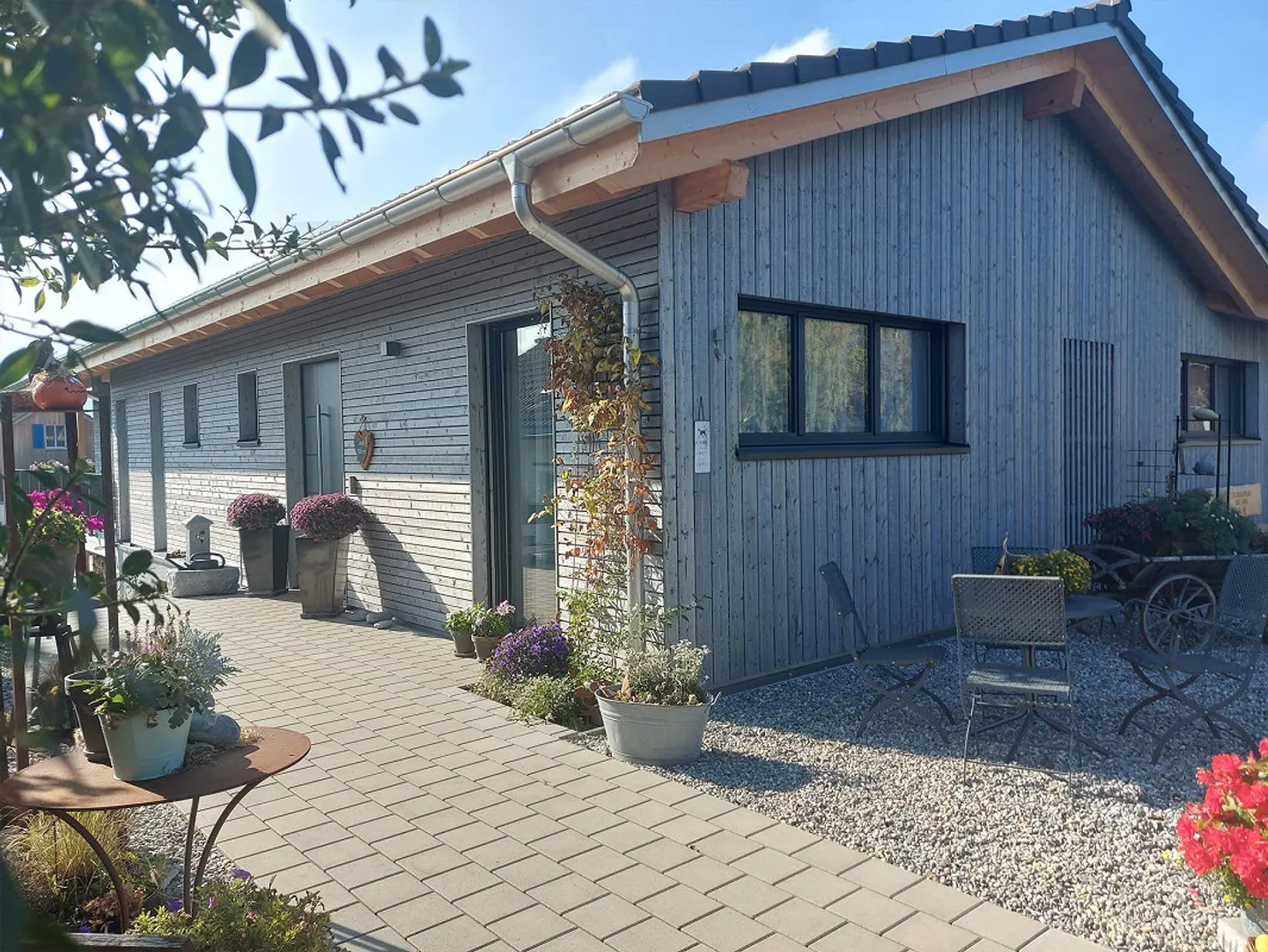 Modernes, lichtdurchflutetes, freistehendes Einfamilienhaus - Foto 2 von 12