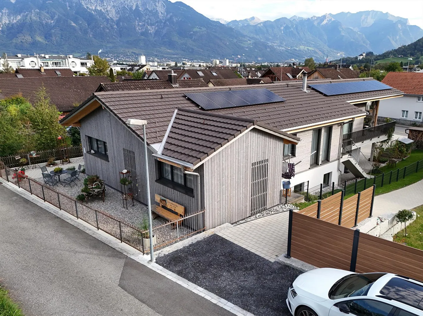 Modernes, lichtdurchflutetes, freistehendes Einfamilienhaus - Foto 3 von 12