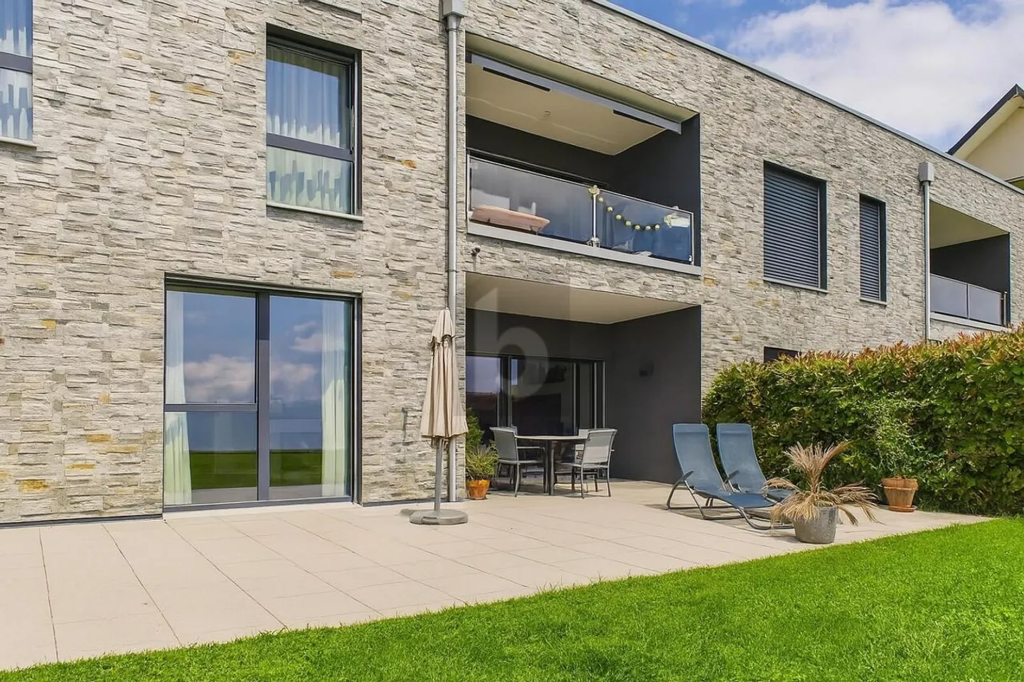 Appartement Contemporain avec Terrasse - Photo 1 sur 6