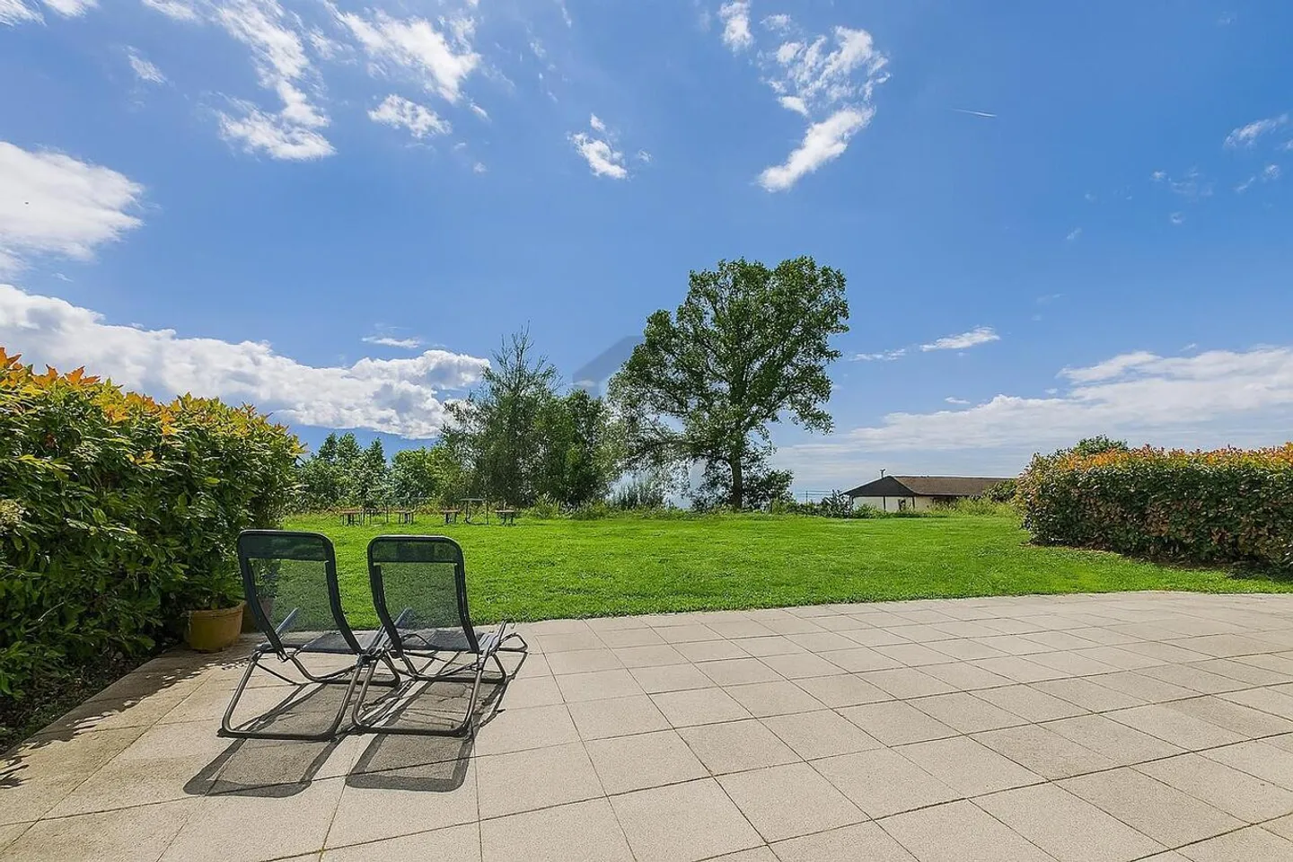 Appartement Contemporain avec Terrasse - Photo 2 sur 6