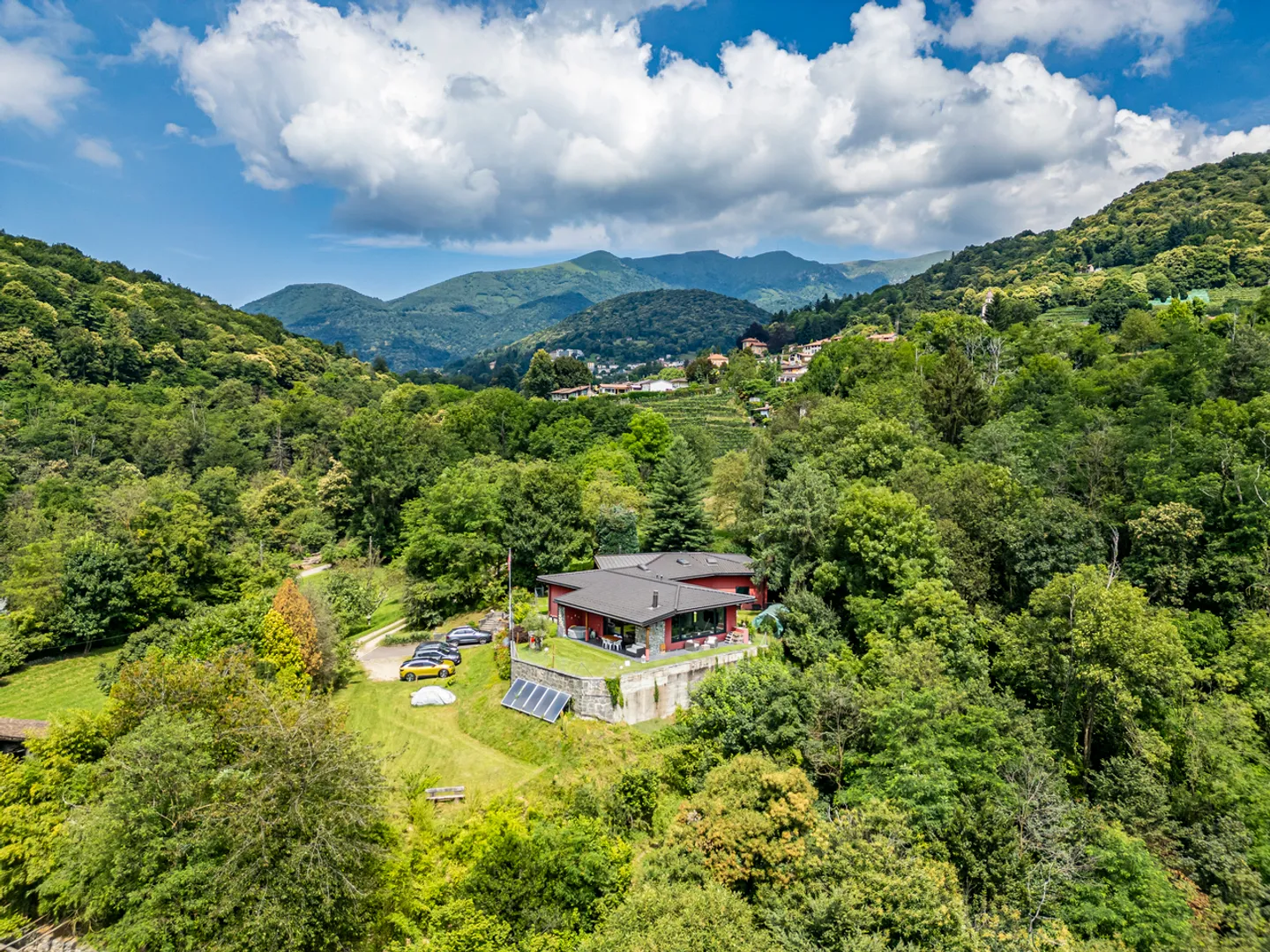 Bella casa bifamiliare nel verde con vista lago - Foto 15 di 17